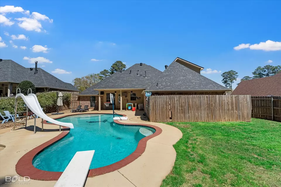 Exterior - 2018 Honeytree Trl, Haughton, LA 71037 photo 4 of 5