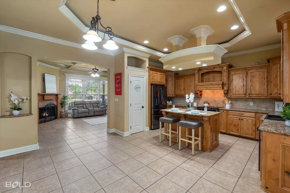 Kitchen - 2018 Honeytree Trl, Haughton, LA 71037 photo 4 of 5
