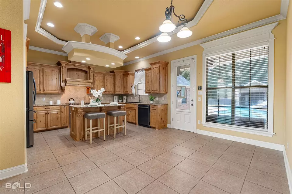 Kitchen - 2018 Honeytree Trl, Haughton, LA 71037 photo 2 of 5