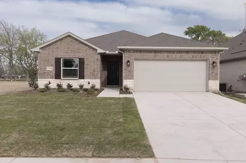 1104 Alexander St, Trenton, TX 75490