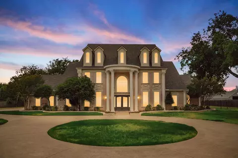 2800 Park Dr, Arlington, TX 76016