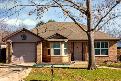 108 N Flaxseed Ln, Fort Worth, TX 76108