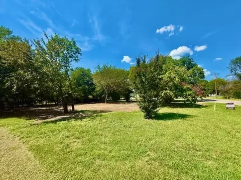 104 S Lamar St, Tioga, TX 76271