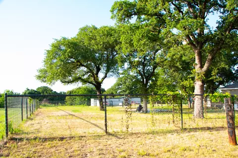 289 Belle Pl, Springtown, TX 76082 photo 4