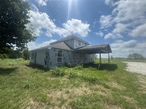184 County Road 4027, Lott, TX 76656