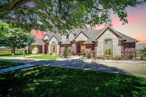 100 Palomino Ct, Cresson, TX 76035