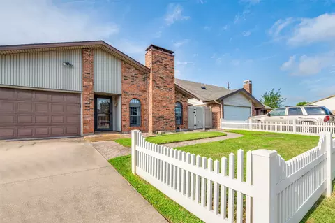 2302 Benbrook Dr, Carrollton, TX 75007