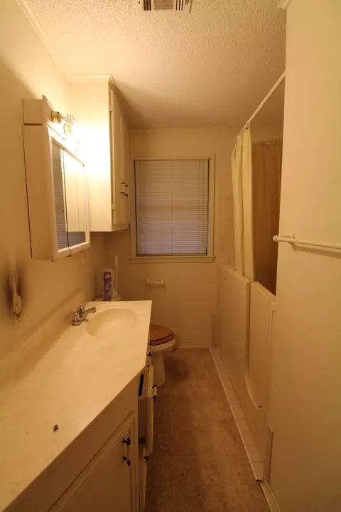 Bath - 1 Mason St, Minden, LA 71055 photo 1 of 2