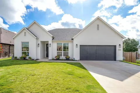 7233 Tour Trl, Benbrook, TX 76126