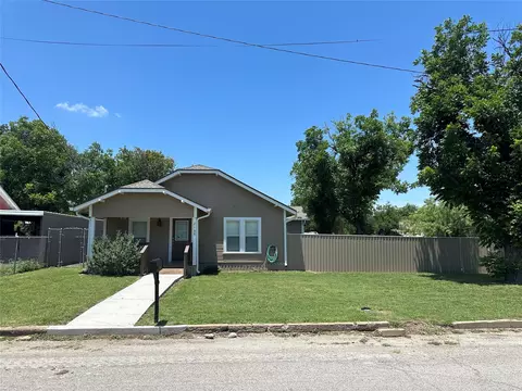 215 E 10th St, Coleman, TX 76834