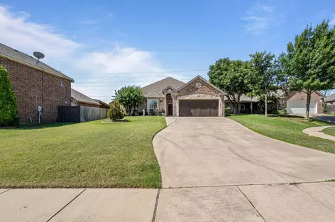 8409 Estandarte Ct, Benbrook, TX 76126