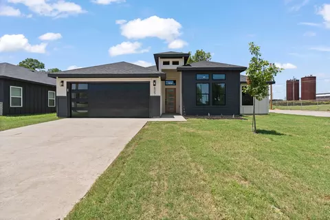 805 N Brazos Ave, Cleburne, TX 76031