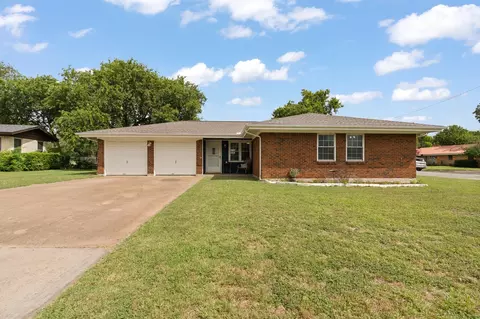 1200 Lynnwood Dr, Cleburne, TX 76033
