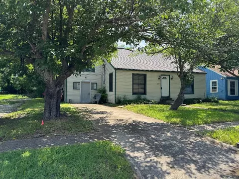 208 N Elm St, Royse City, TX 75189