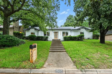 2301 Wood Cliff Ct, Arlington, TX 76012