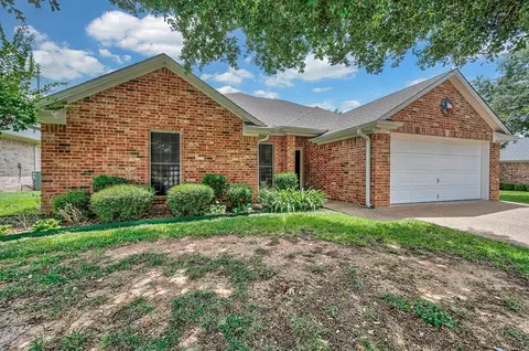 2404 Cambridge, Lorena, TX 76655 photo 2