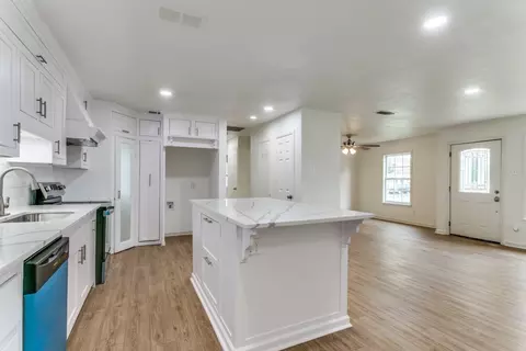 Kitchen - 302 Lee Dr, Euless, TX 76039 photo 3 of 5