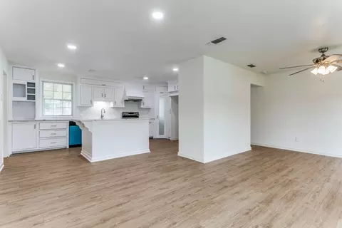 Living - 302 Lee Dr, Euless, TX 76039 photo 1 of 3