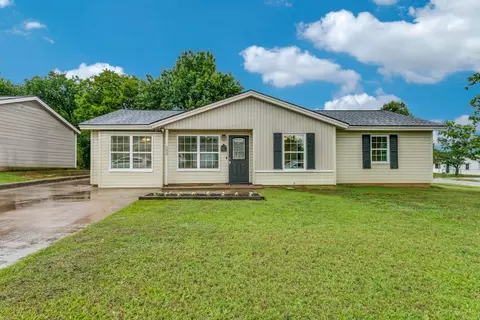 302 Lee Dr, Euless, TX 76039