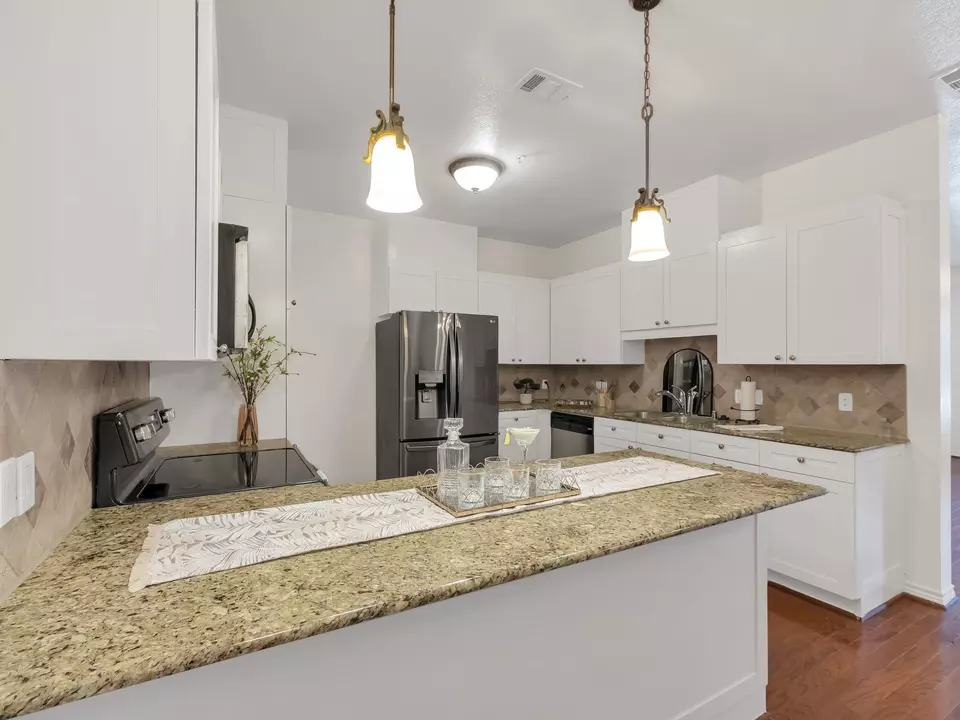 Kitchen - 6621 Federal Hall St, Plano, TX 75023 photo 1 of 2