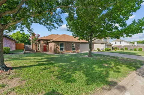 6631 Lakeside Dr, Lake Worth, TX 76135