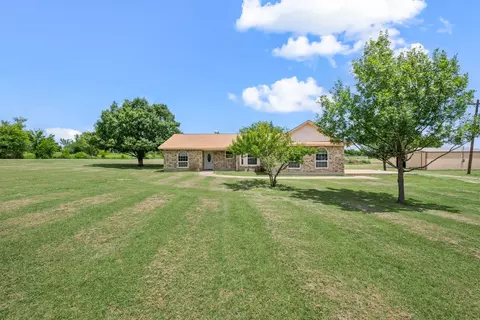 7655 Veal Station Rd, Azle, TX 76020