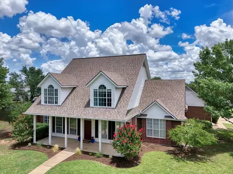 838 Country Lane Dr, Mcgregor, TX 76657