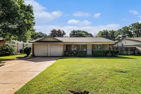 2725 Hilldale Blvd, Arlington, TX 76016