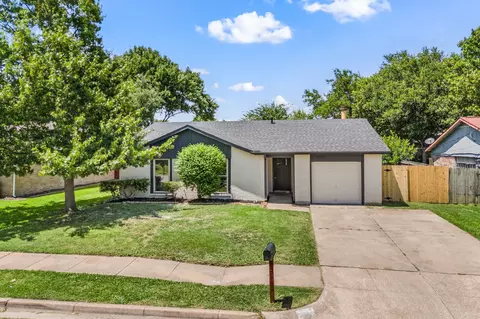 7005 Lincolnshire Ln, North Richland Hills, TX 76182