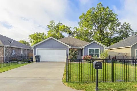116 Peacock St, Cleburne, TX 76031