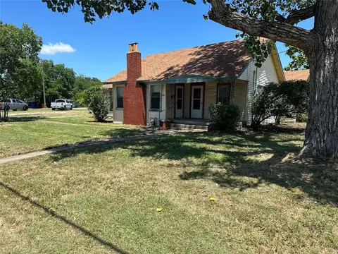 300 Mckinney St, Farmersville, TX 75442