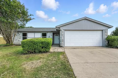 3800 Arnold Dr, Fort Worth, TX 76140