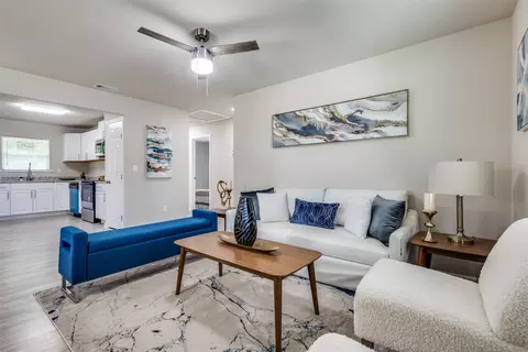 912 N Clements St, Gainesville, TX 76240