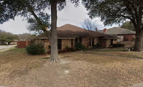 801-803 Summit Dr, Desoto, TX 75115