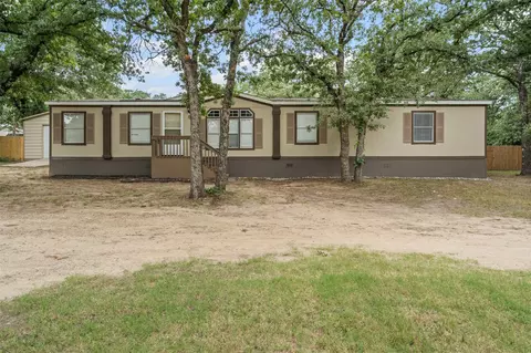 345 Briar Oaks Ln, Azle, TX 76020