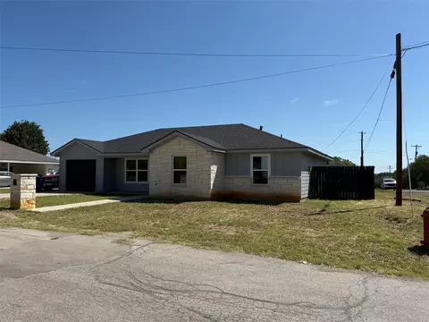 1410 13th St, Brownwood, TX 76801