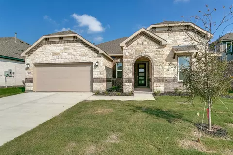 102 Hudson Ln, Justin, TX 76247