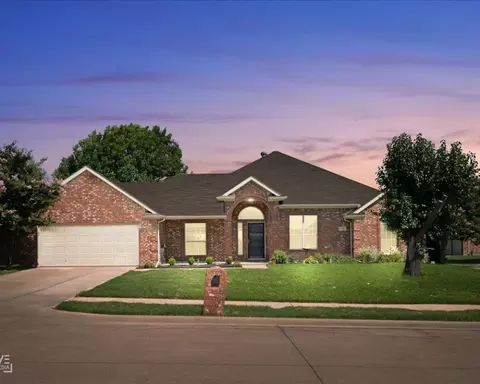 300 Glen Oak Trl, Forney, TX 75126