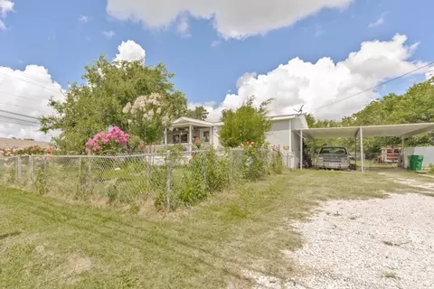 308 S Mill St, Bowie, TX 76230