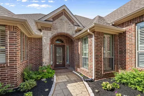 4932 Ridge Cir, Benbrook, TX 76126