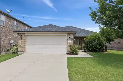 913 Lovebird Ln, Little Elm, TX 75068
