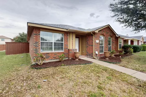 1857 Eagle River Trl, Lancaster, TX 75146 photo 4