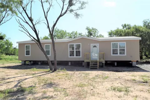 405 N Sixth St, Bangs, TX 76823