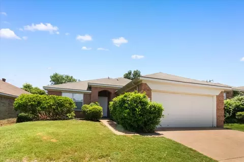 312 Goldeneye Ln, Fort Worth, TX 76120
