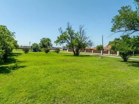 500 E Marrion St, Itasca, TX 76055