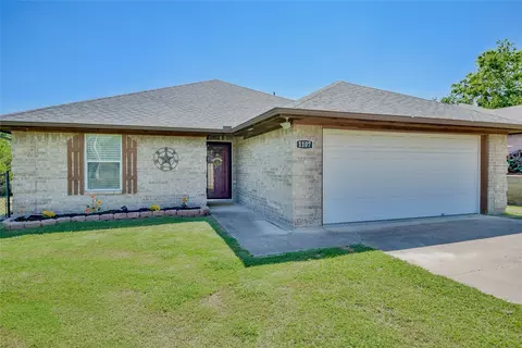 1107 Laramie Ct, Granbury, TX 76048