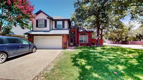 6245 Settlement Dr, Arlington, TX 76001