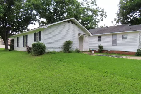 Exterior - 807 Butler St, Springhill, LA 71075 photo 3 of 5