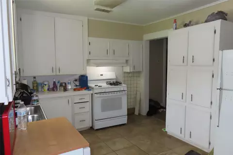 Kitchen - 807 Butler St, Springhill, LA 71075 photo 2 of 2