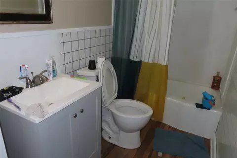 Bath - 807 Butler St, Springhill, LA 71075 photo 1 of 2